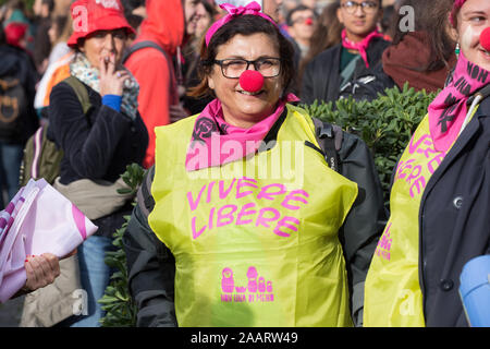 Rom, Italien. 23 Nov, 2019. Nationalen Demonstration in Rom durch nicht Una Di Meno verband anlässlich des Internationalen Tages gegen Gewalt gegen Frauen (Foto von Matteo Nardone/Pacific Press) Quelle: Pacific Press Agency/Alamy leben Nachrichten Stockfoto