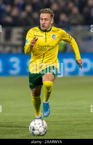 Zwolle, Niederlande. 23 Nov, 2019. ZWOLLE, 23-11-2019, MAC 3 Park Stadium, niederländischen Eredivisie Fußball, Saison 2019/2020. Fortuna Sittard player Rasmus Karjalainen während des Spiels PEC Zwolle - Fortuna Sittard Credit: Pro Schüsse/Alamy leben Nachrichten Stockfoto