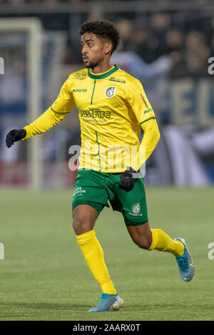 Zwolle, Niederlande. 23 Nov, 2019. ZWOLLE, 23-11-2019, MAC 3 Park Stadium, niederländischen Eredivisie Fußball, Saison 2019/2020. Fortuna Sittard player Tesfaldet Tekie während des Spiels PEC Zwolle - Fortuna Sittard Credit: Pro Schüsse/Alamy leben Nachrichten Stockfoto