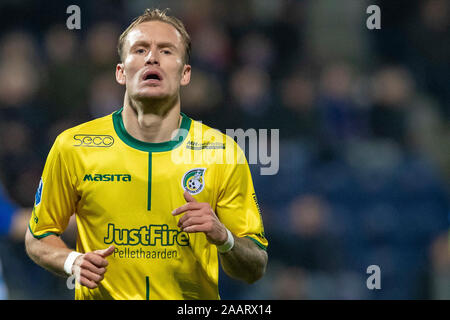 Zwolle, Niederlande. 23 Nov, 2019. ZWOLLE, 23-11-2019, MAC 3 Park Stadium, niederländischen Eredivisie Fußball, Saison 2019/2020. Fortuna Sittard Spieler Mark Diemers während des Spiels PEC Zwolle - Fortuna Sittard Credit: Pro Schüsse/Alamy leben Nachrichten Stockfoto