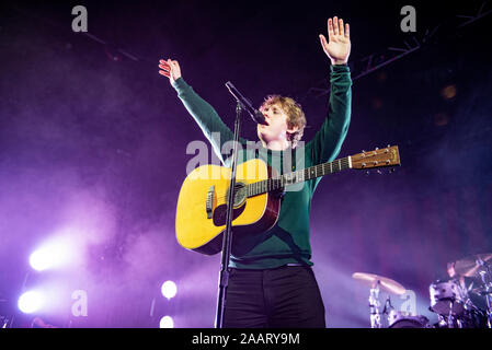 Manchester, Großbritannien. 23. November 2019. Lewis Capaldi führt an der Manchester Academy auf seinem komplett ausverkauft, Manchester UK Tour 2019-11-23. Credit: Gary Mather/Alamy leben Nachrichten Stockfoto