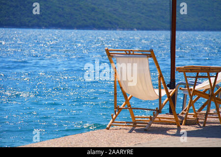Strand, Liegestühle, Strand, Leuchtturm, Seebad Warnemünde bei Rostock