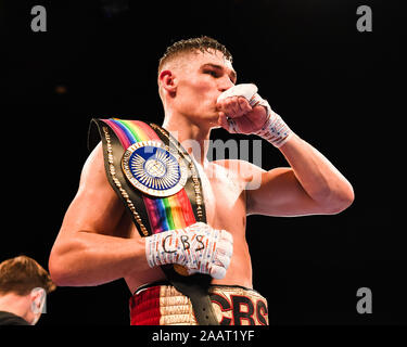 Liverpool, Großbritannien. 23 Nov, 2019. Craig Evans feiert nach dem Gewinn der letzten Eliminator für Britische leichte Meisterschaft während unter Kampf Karte von Callum Smith vs John Ryder bei M&S Bank Arena am Samstag, 23. November 2019 in Liverpool, Vereinigtes Königreich. Credit: Taka G Wu/Alamy leben Nachrichten Stockfoto