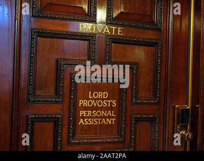 Bürotür von Lord Provosts Personal Assistant, Glasgow City Chambers, George Square, Glasgow, Schottland, UK, G2 1AL Stockfoto