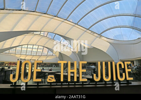 Joe und der Saft austritt am Grand Central Birmingham New Street Bahnhof, zentraler Knotenpunkt des britischen Eisenbahnnetzes, West Midlands, England, B2 4QA Stockfoto