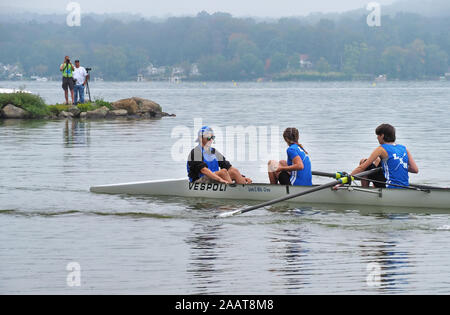 East Hampton, CT USA. Sep 2017. Rudern crew Kreuzfahrt auf die Regatta Start. Stockfoto