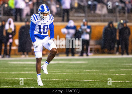 Winston-Salem, NC, USA. 23 Nov, 2019. Duke Blue Devils Sicherheit Marquis Gewässern (10) feiert den Sack im ersten Quartal des ACC matchup bei BB&T Feld in Winston-Salem, NC. (Scott Kinser/Cal Sport Media). Credit: Csm/Alamy leben Nachrichten Stockfoto