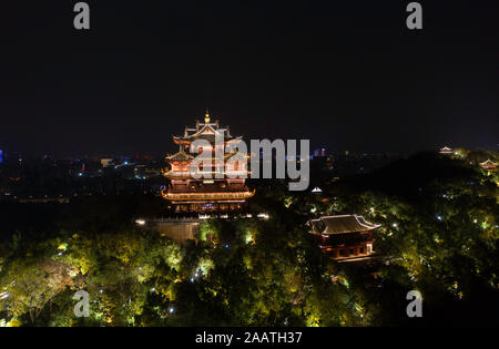 Hangzhou Gott des Himmels Tempel der Nacht beleuchtet antike Architektur Stockfoto