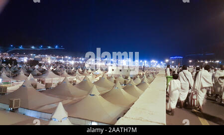 Mekka, Saudi-Arabien, September 2016., Muslime am Berg Arafat (oder Jabal Rahmah) in Saudi-Arabien. Dies ist der Ort, wo Adam und Eva nach der Met Stockfoto