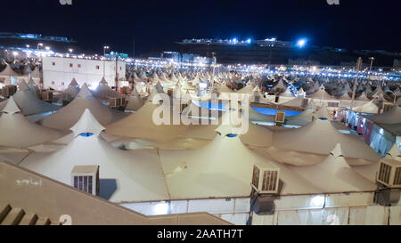 Mekka, Saudi-Arabien, September 2016., Muslime am Berg Arafat (oder Jabal Rahmah) in Saudi-Arabien. Dies ist der Ort, wo Adam und Eva nach der Met Stockfoto