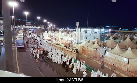 Mekka, Saudi-Arabien, September 2016., Muslime am Berg Arafat (oder Jabal Rahmah) in Saudi-Arabien. Dies ist der Ort, wo Adam und Eva nach der Met Stockfoto