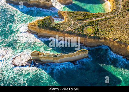 Der Razorback Rock Formation entlang der Great Ocean Road in der Nähe der Zwölf Apostel im Port Campbell National Park in Victoria, Australien Stockfoto