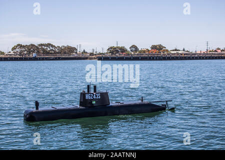 Adelaide, Australien. 24. November 2019. Ein BEMANNTES U-Boot navigiert in Port Adelaide an einem heißen sonnigen Tag Credit: Amer ghazzal/Alamy leben Nachrichten Stockfoto