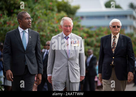 Der Prinz von Wales besucht eine Kranzniederlegung Zeremonie auf den Salomonen Pfadfinder Memorial in Honiara, am zweiten Tag der königlichen Besuch auf den Salomonen. PA-Foto. Bild Datum: Sonntag, November 24, 2019. Siehe PA Geschichte royals Charles. Photo Credit: Victoria Jones/PA-Kabel Stockfoto