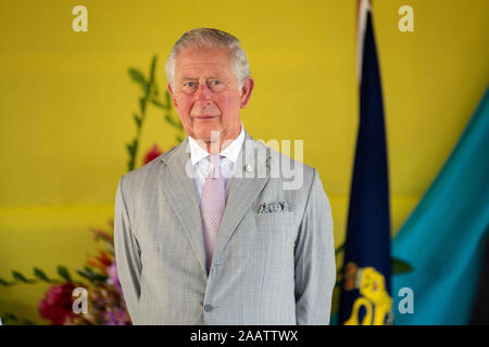 Der Prinz von Wales verpflichtet sich saarlaendische Ministerpraesident in Government House in Honiara, am zweiten Tag der königlichen Besuch auf den Salomonen. PA-Foto. Bild Datum: Sonntag, November 24, 2019. Siehe PA Geschichte royals Charles. Photo Credit: Victoria Jones/PA-Kabel Stockfoto