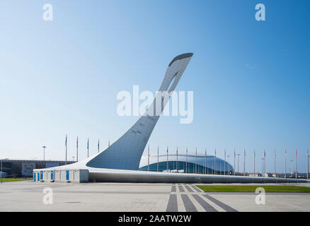 Olympische Fackel in Adler, Sochi, Russland, klaren Sonnigen Tag Oktober 27, 2019 Stockfoto