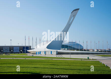 Olympische Fackel in Adler, Sochi, Russland, klaren Sonnigen Tag Oktober 27, 2019 Stockfoto