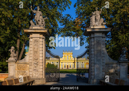 Haupttor zum Wilanow Palast in Warschau, Polen, barocke Königliche Residenz von König Johann Sobieski III, 17. Jahrhundert Wahrzeichen der Stadt. Stockfoto