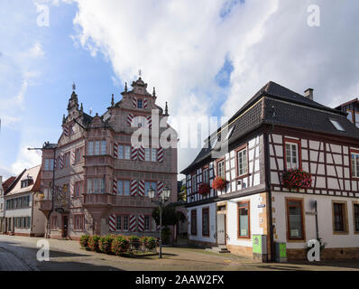 Bad Bergzabern: Pension Gasthaus "Zum Engel" (links) in der Weinstraße, Deutsche Weinstraße, Rheinland-Pfalz, Rheinland-Pfalz, Deutschland Stockfoto
