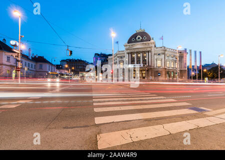 Leichte Wanderwege auf der Straße von Volkstheater in Wien, Österreich Stockfoto