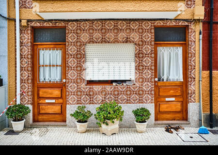 Portugal, Porto, Afurada, einzigartige Haus Fassade tagsüber gesehen Stockfoto