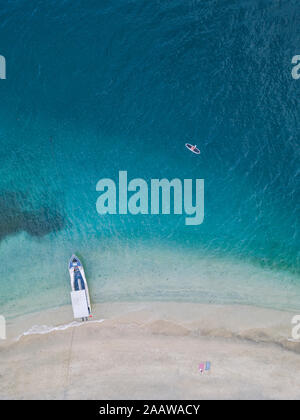 Drone Schuss paddleboard auf Gili-Air Insel, Bali, Indonesien Stockfoto