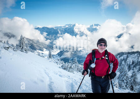 Österreich, Salzburg Land, Duernbachhorn, Heutal, Wanderer im Winter Stockfoto