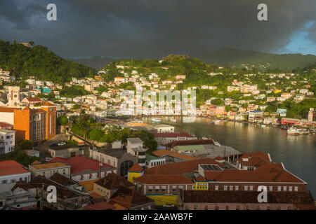 Luftaufnahme von St. George's Stadt gegen bewölkter Himmel, Grenada, Karibik Stockfoto