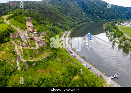 Luftaufnahme von kreuzfahrtschiff Beilstein Weitergabe von Mosel, Deutschland Stockfoto