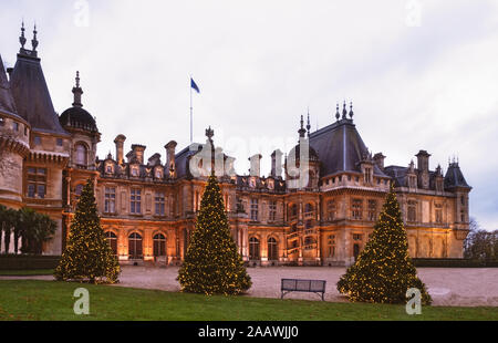 Die atemberaubende Waddesdon Manor in Buckinghamshire für Weihnachten geschmückt. Stockfoto