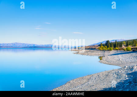 Neuseeland, Südinsel, klaren Himmel über felsigen Ufer des Sees Pukaki Stockfoto