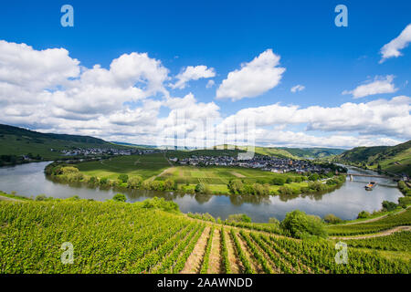 Luftaufnahme der Mosel gegen bewölkter Himmel, Bad Dürkheim, Deutschland Stockfoto
