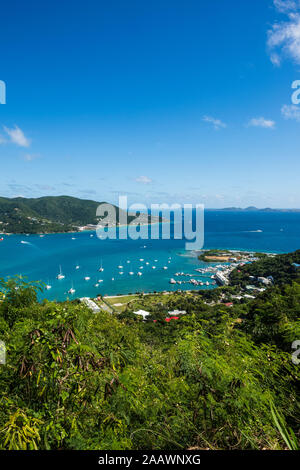 Luftaufnahme von Meer gegen den blauen Himmel, Road Town, Tortola, British Virgin Islands Stockfoto