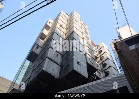 Das Äußere des Nakagin Capsule Hotel in Shimbashi, Tokio - Japan Stockfoto