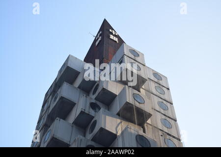 Das Äußere des Nakagin Capsule Hotel in Shimbashi, Tokio - Japan Stockfoto