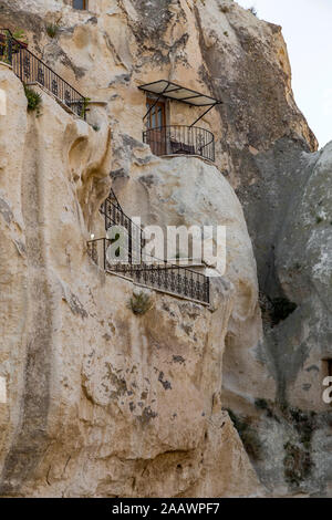 Low Angle View von Häusern in Felsen, Kappadokien Stockfoto