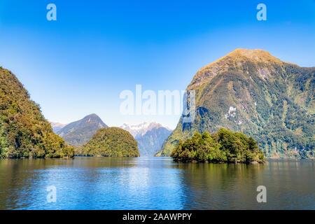 Malerischer Blick auf dem Doubtful Sound im Fjordland National Park bei Te Anau, Südinsel, Neuseeland Stockfoto