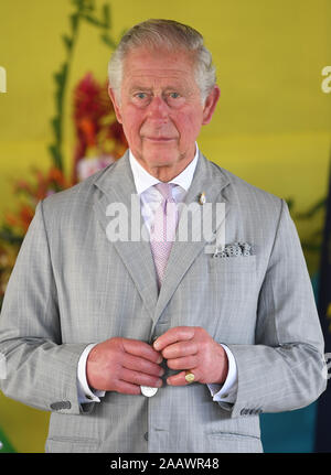 Der Prinz von Wales verpflichtet sich saarlaendische Ministerpraesident in Government House in Honiara, am zweiten Tag der königlichen Besuch auf den Salomonen. Stockfoto