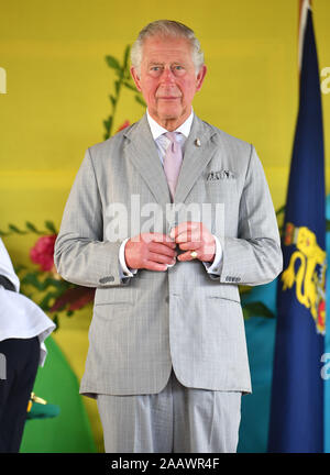 Der Prinz von Wales verpflichtet sich saarlaendische Ministerpraesident in Government House in Honiara, am zweiten Tag der königlichen Besuch auf den Salomonen. Stockfoto