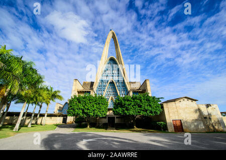 Basilika von La Altagracia gegen den blauen Himmel, Higuey, Dominikanische Republik Stockfoto