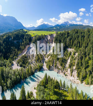 Isar und Mühlbach bei Eppingen 01.05 erosion Kanal am Isarhorn in der Nähe von Mittenwald, Oberbayern, Bayern, Deutschland Stockfoto