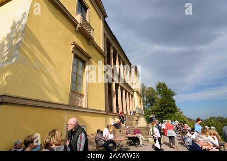 Edenkoben: Schloss Villa Ludwigshöhe, Restaurant in Weinstraße, Deutsche Weinstraße, Rheinland-Pfalz, Rheinland-Pfalz, Deutschland Stockfoto