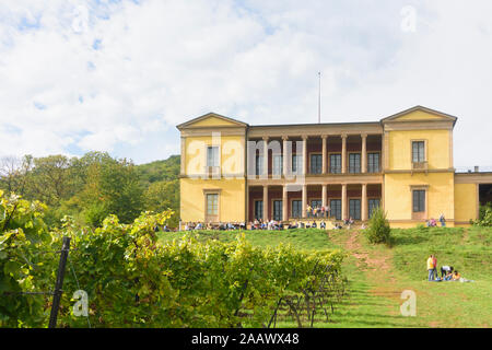 Edenkoben: Schloss Villa Ludwigshöhe, Weinberg in der Weinstraße, Deutsche Weinstraße, Rheinland-Pfalz, Rheinland-Pfalz, Deutschland Stockfoto