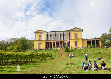 Edenkoben: Schloss Villa Ludwigshöhe, Weinberg in der Weinstraße, Deutsche Weinstraße, Rheinland-Pfalz, Rheinland-Pfalz, Deutschland Stockfoto
