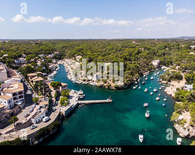 Spanien, Balearen, Mallorca, Luftbild der Bucht Cala Figuera und Calo d'en Busques mit Port de Cala Figuera Stockfoto