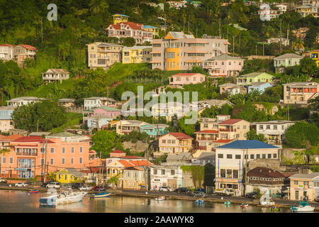 Blick auf St. George's Town von Meer, Grenada, Karibik Stockfoto