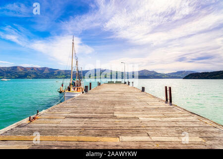 Neuseeland, Südinsel, Akaroa, malerischen Blick auf Meer Pier Stockfoto