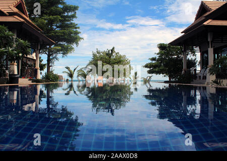 Infinity Pool im Luxus Hotel Koh Samui Thailand Stockfoto