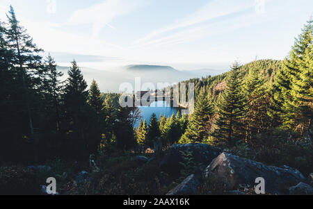 Der Mummelsee auf der Hornisgrinde 5/6 1963 Sonnenaufgang im Herbst Stockfoto