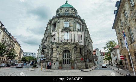 Bayreuth 2019. Typische Gebäude an der Hauptstraße der Stadt entfernt. Die zentrale Straße ist sehr beliebt bei Touristen und Bürger, die zu gehen Stockfoto